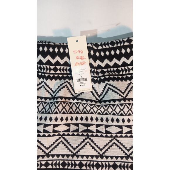 Francesca’s Aztec Print Knit Mini Skirt Black White Geometric Tribal Size M - Picture 1 of 6